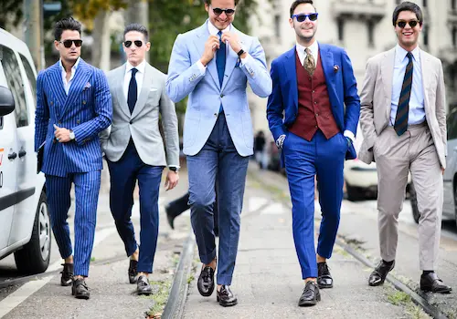 مکمل رنگ طوسی در لباس مردانه