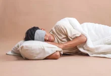 آیا خوابیدن روی زمین بهتر است یا تخت؟